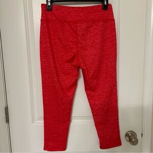 Jockey Cropped Leggings Size Medium Red Geometric Print